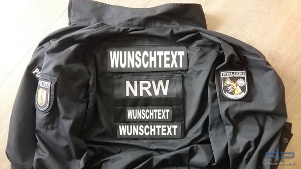 Namensschild aus 100% Nomex Comfort in parisblau 11x2,5 cm mit der Aufschrift Weber in Reflex Silber